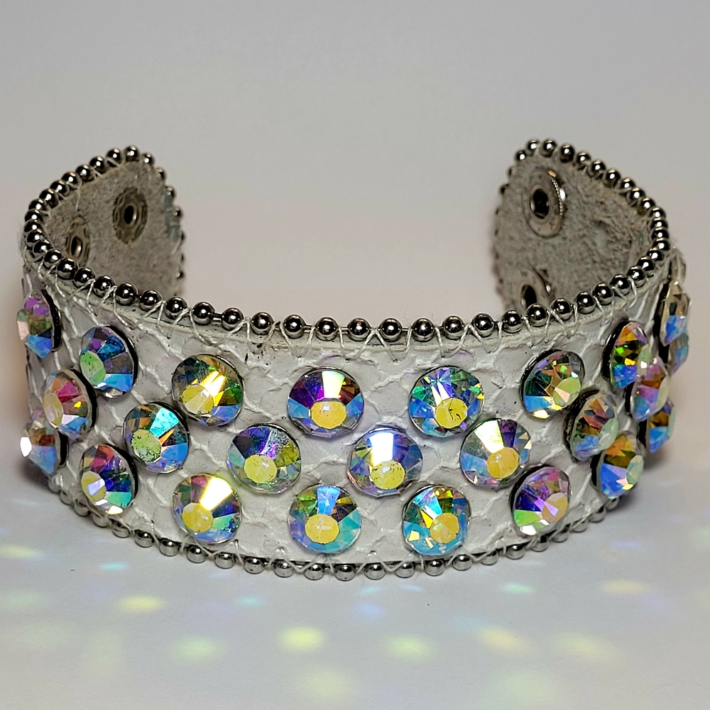 WY Feng Leather Aurora Borealis Snap Cuff